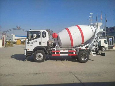 重汽豪沃12方攪拌車價格及混凝土攪拌車、加油車市場概覽