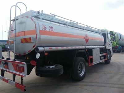 東風(fēng)天錦加油車(chē) 高效散裝粉運(yùn)輸解決方案